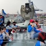 Bocah Cinta Lingkungan Warakas, Diajak Naik Kapal KRI Semarang