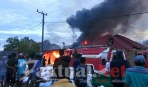 Toko Sofa di Samping Kantor DPRD Muna Dilahap si Jago Merah