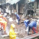 163 Petugas Gabungan Gelar Gerebek Lumpur di Kali Kepu Pegangsaan Dua