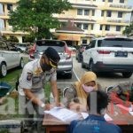 Satpol PP Kecamatan Cilincing Beri Sanksi Pada 28 Orang Tidak Bermasker