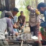 Bhabinkamtibmas Polsek Tompobulu Polres Gowa Sambangi Pandai Besi di Taipakodong
