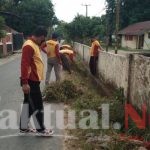 Jelang Musim Hujan, Kapolsek Bajeng Gowa Pimpin Personil Bersihkan Saluran Irigasi