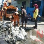 Kerja Bakti di Kelurahan Koja Angkut 200 Karung Lumpur