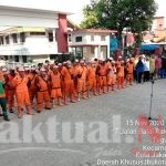 100 Petugas Gabungan Gelar Gerebek Lumpur di Tugu Selatan 