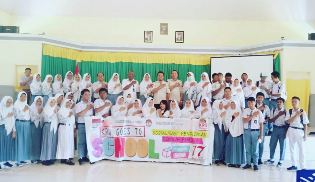 Cerdaskan Pemilih Pemula, KPU Tikep Goes To School