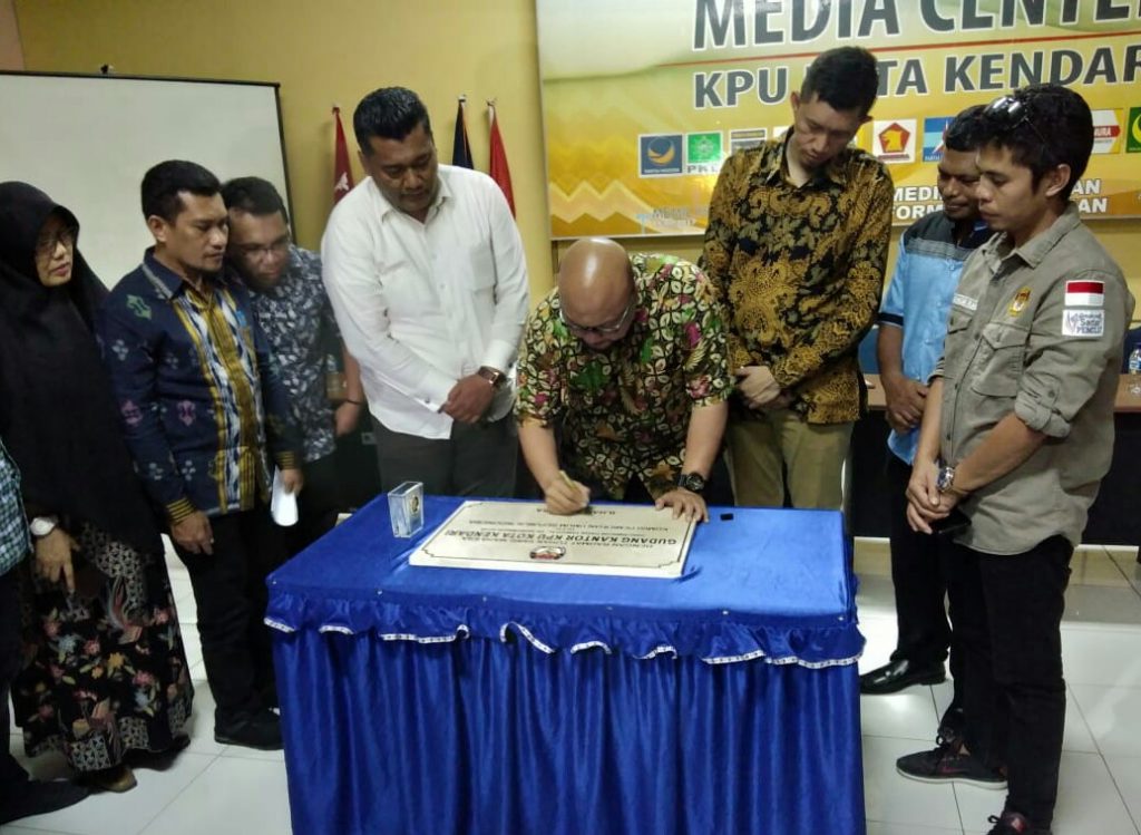 Ilham Saputra Resmikan Gedung Arsip Dan Fasilitas Kantor KPU Kendari