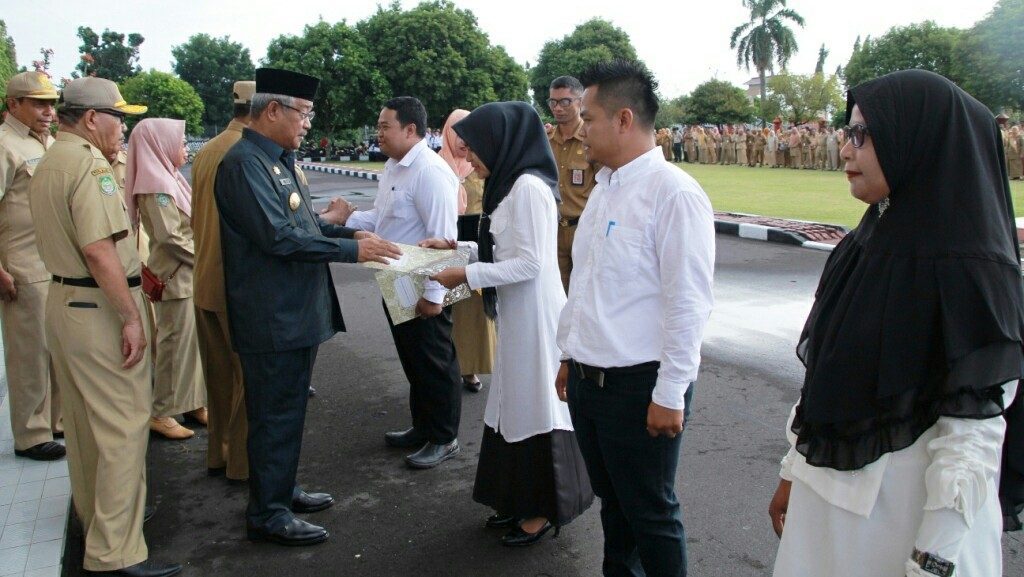 Walikota Tikep Serahkan SK CPNS