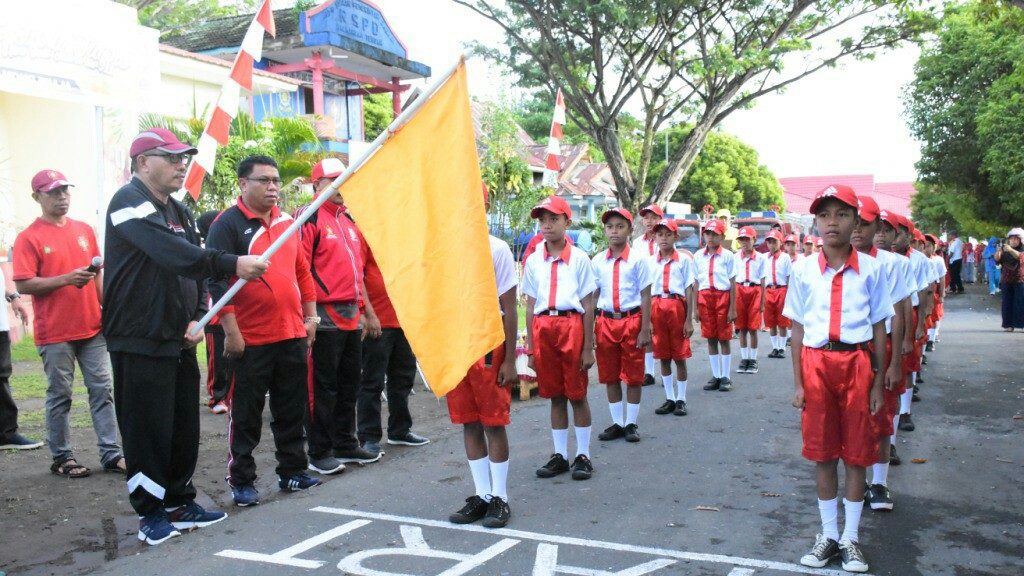 SD Dan SMP Kota Tikep Turut Memeriahkan Hardiknas Dengan Lomba Gerak Jalan