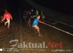 Breaking News. hati-hati Melintasi Jalur Provinsi Di Desa Rappoala Gowa