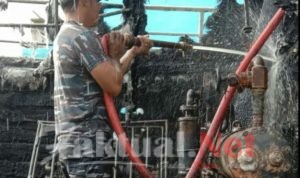 Satrol Lantamal XI Bantu Penanggulangan dan Evakuasi Kebakaran Kapal Ikan