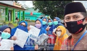 Ketua Fraksi Gerindra Gowa Salurkan APD Ke PKM Tompobulu