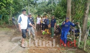 Kadus Lannara Desa Bontoloe Pimpin Masyarakatnya Perbaikan Jalan Tani