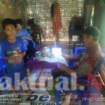 Wali Kelas SD Inpres Tanapangkaya Bontolempangan, Dor To Dor Bagikan Kartu Data