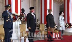 Panglima TNI Hadiri Upacara Penurunan Bendera Merah Putih di Istana Negara