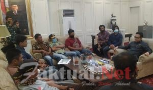 Puluhan Tahun Tak Pernah Nikmati Infrastruktur Jalan Ber-Aspal, Warga Tabbinjai Temui Darmawangsyah Muin