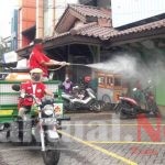 PMI Jakarta Barat Semprot Cairan Disinfektan  3 RW di Kecamatan Tamansari