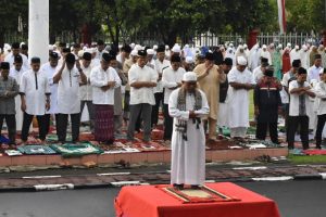 Pemkot Tikep Gelar Sholat Id Di Halaman Kantor Walikota