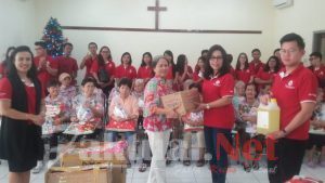 Tina Randy GM Hotel Grand Mercure, Jakarta Kemayoran Berbagi Kasih dengan Lansia di Panti Jompo Karya Kasih