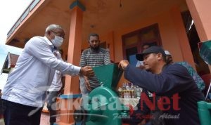 Walikota Tidore Serahkan Bantuan Mesin Penggiling Jagung Ke Kelompok Tani