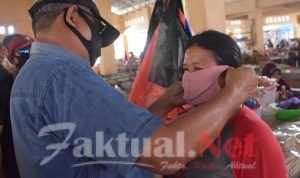 Cegah Penyebaran COVID-19, Walikota Tikep Lakukan Sosialisasi Dan Bagi Masker Gratis