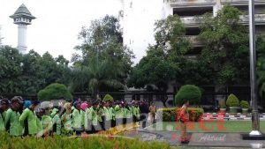 Petugas PJLP  Sudin Pertamanan dan Hutan Kota Jakut Bulatkan Komitmen