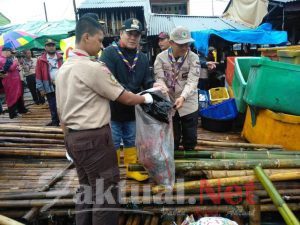 Ribuan Anggota Pramuka Jakut Gelar Bersih-Bersih Pantai dan Tanam Mangrove