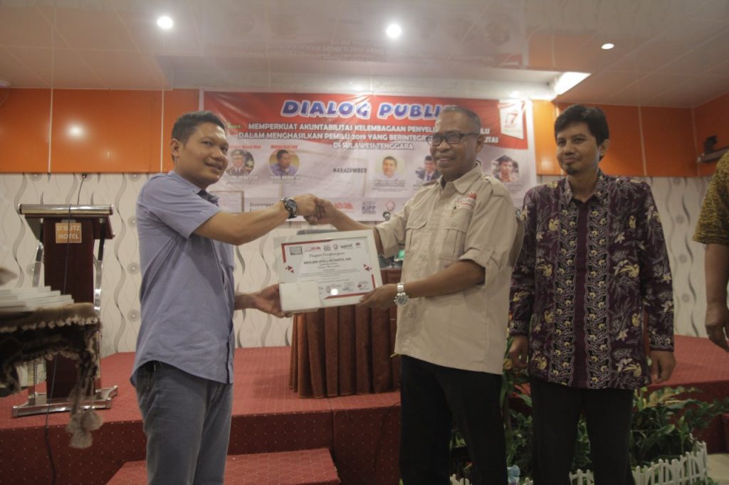 Dialog Publik Mewujudkan Pemilu Yang Berintegritas Dan Berkualitas, Bawaslu Sultra Absen