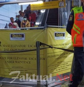 Escalator Stasiun Tanah Abang Jalur 5 dan 6 Rusak