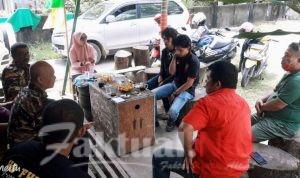 HUT RI ke 75, PC FKPPI Kota Kendari Kibarkan Bendera Merah Putih di Bawah Laut