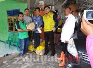 Cegah Penyakit, Rumah Warga di RW 10 Semper Timur Diberikan Lisolisasi