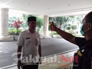 Kantor Walikota Lakukan Pemeriksaan Suhu Tubuh