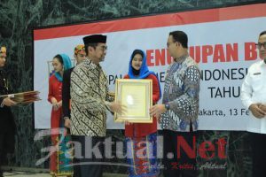 Perolehan Hasil Bulan Dana PMI 2019 Tertinggi Tingkat Kota, Gubernur Berikan Penghargaan Bagi Sudin Pendidikan Wilayah II  