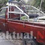 Akibat Rem Blong, Mobil Pick up Muat Bambu Sosor Mobil Kepala Desa